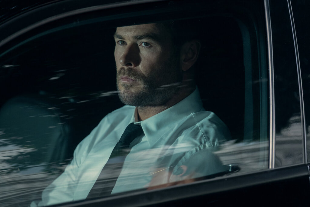 Chris Hemsworth stars as ‘Davis’ in CRIME 101. Photo Credit_ Merrick Morton
