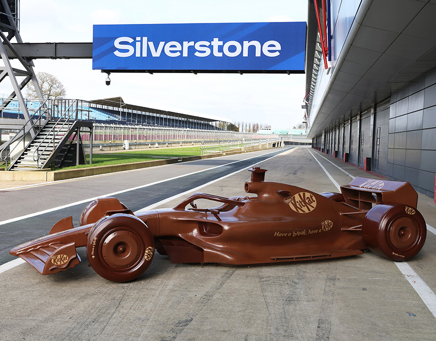 Racing driver Laura O’Connell is back on track and heading for Silverstone 4 KitKat Silverstone R1