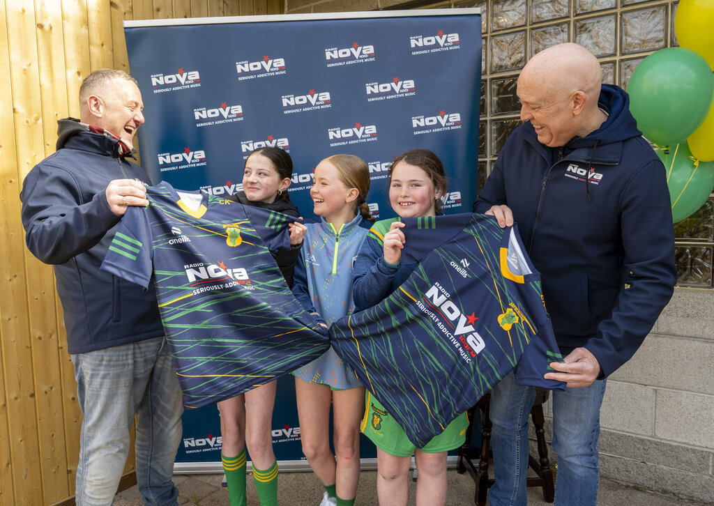 Radio Nova presenters PJ Gallagher and Jim McCabe present the U12 team at Kilcock Ladies Gaelic Football Club with their new jerseys sponsored by Radio Nova. April 2026