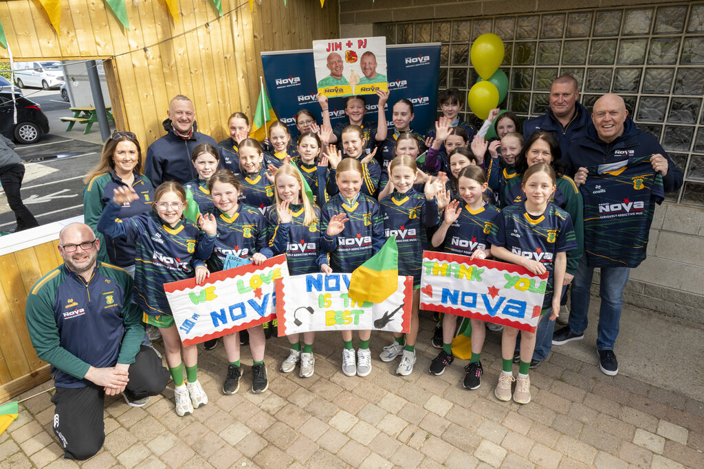 Radio Nova presenters PJ Gallagher and Jim McCabe present the U12 team at Kilcock Ladies Gaelic Football Club with their new jerseys sponsored by Radio Nova. April 2026-5